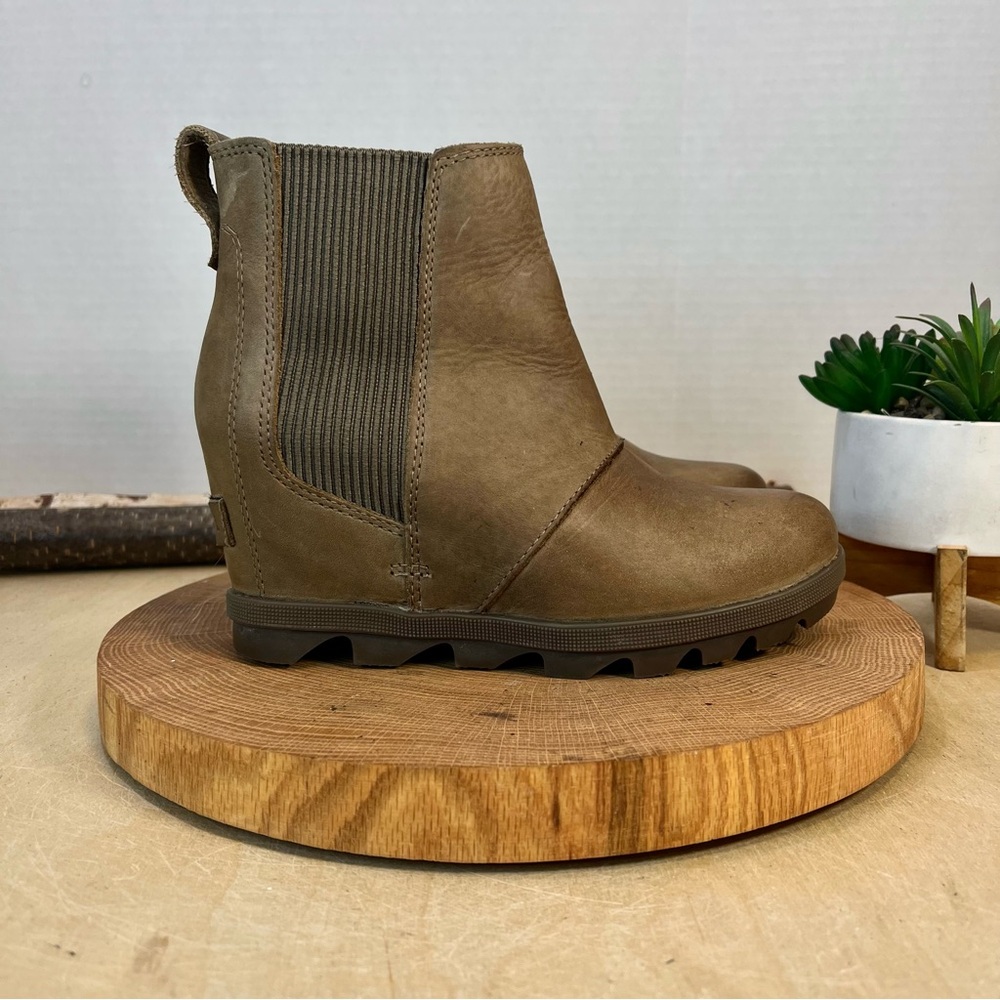 Sorel | Joan of Artic Wedge Chelsea Ankle Boots NL3022-240 Taupe Size 5
